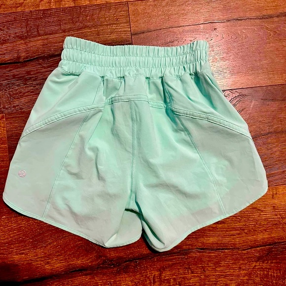 Lululemon track that shorts size 2 - Picture 2 of 2